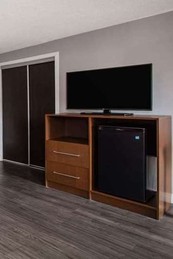 Hotel Ramada Jacksons Point photo 3