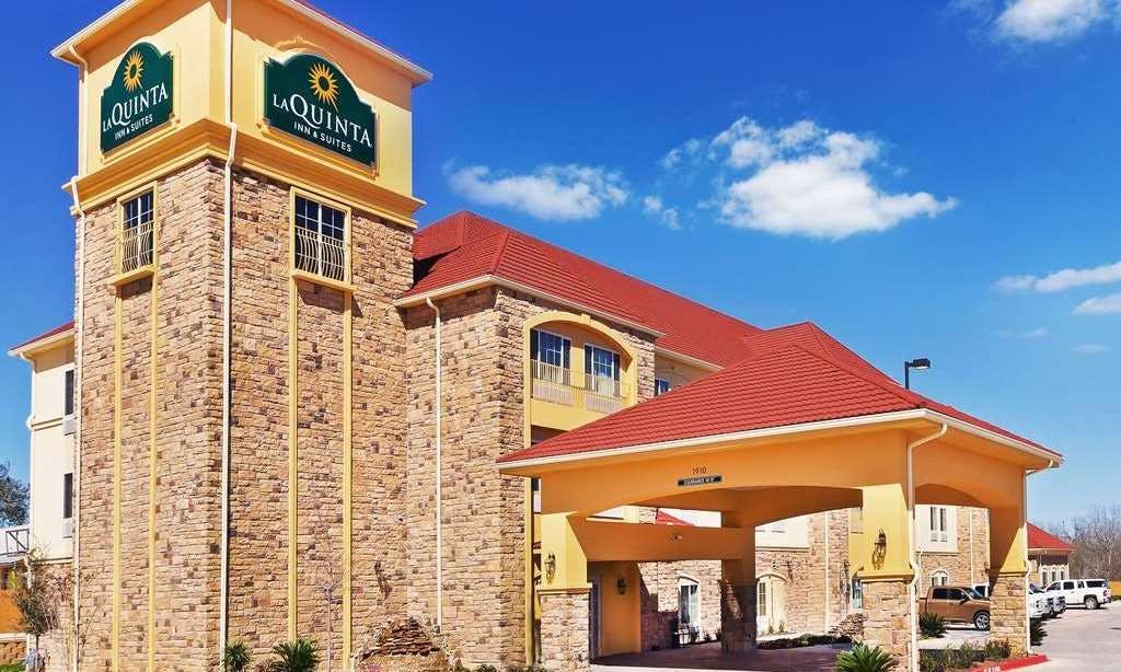 La Quinta Inn & Suites by Wyndham Floresville