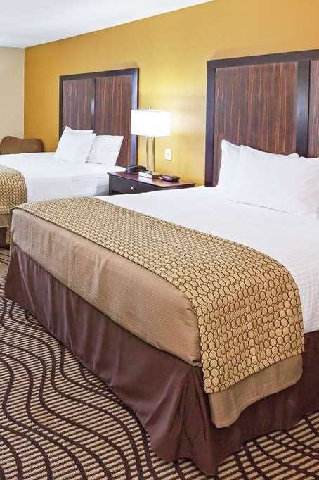 Hotel La Quinta Inn & Suites by Wyndham Floresville photo 2