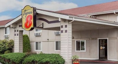 Super 8 by Wyndham Shelton