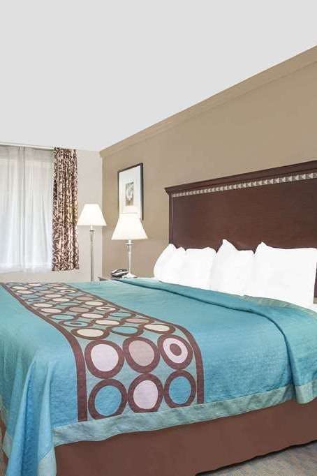 Hotel Super 8 by Wyndham Danville photo 1