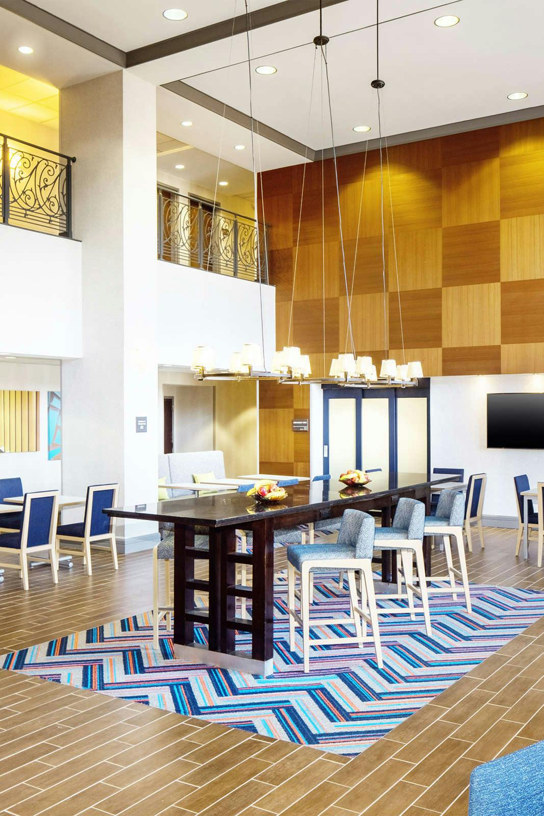 Hotel Hampton Inn Garden City photo 1