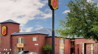 Super 8 by Wyndham Farmers Branch/North Dallas