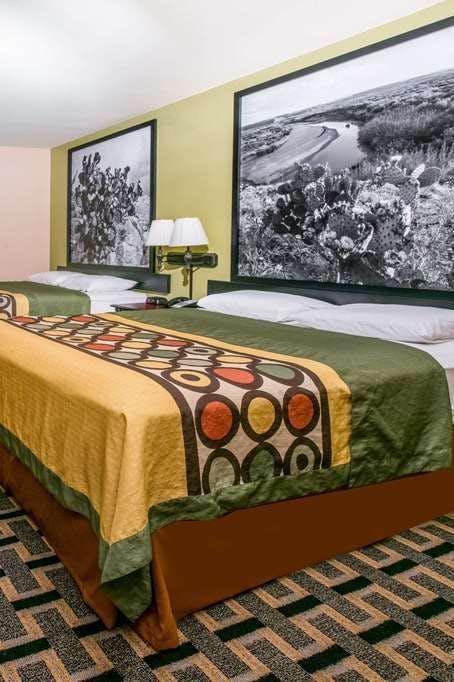 Hotel Super 8 by Wyndham Farmers Branch/North Dallas photo 2