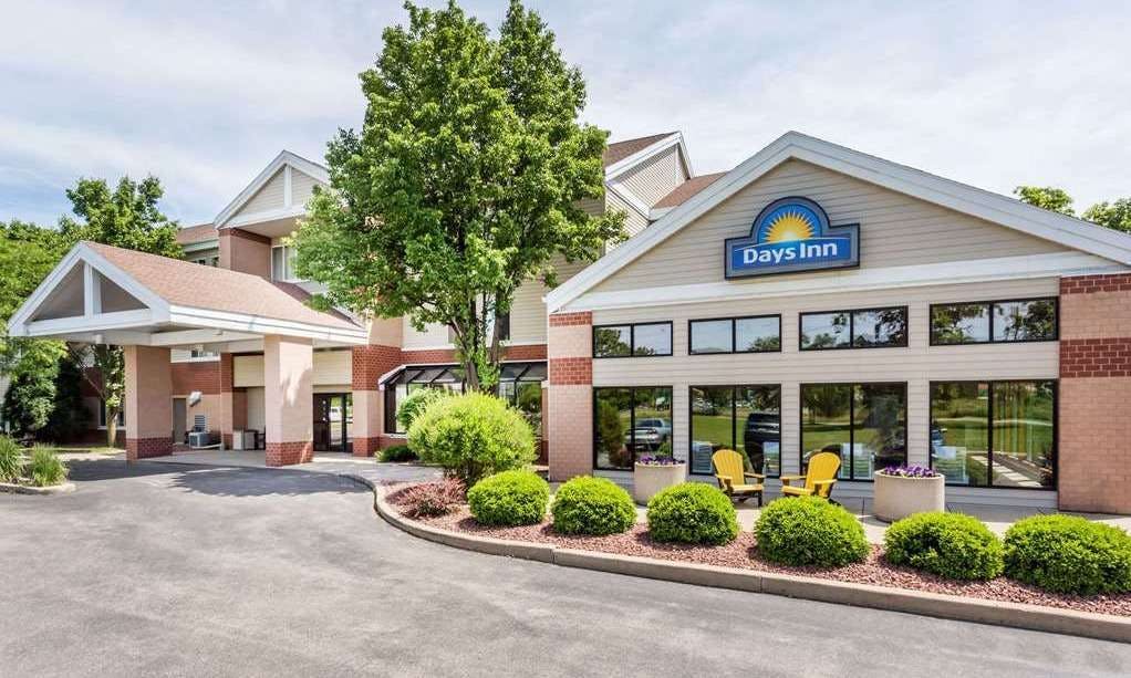 Days Inn & Suites by Wyndham Madison