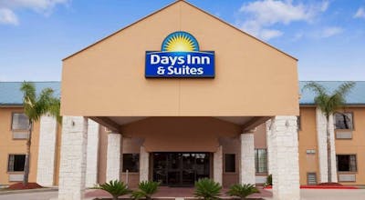Days Inn & Suites by Wyndham Conroe North