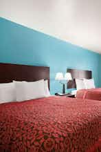 Hotel Days Inn and Suites Conroe N photo 2