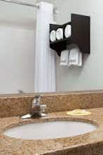 Hotel Days Inn and Suites Conroe N photo 5