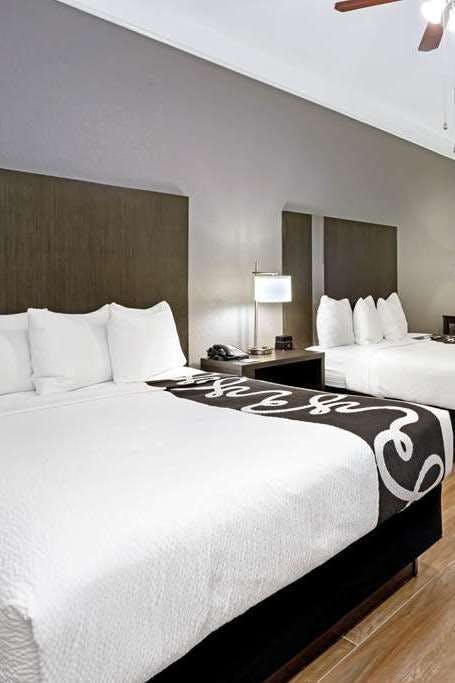 Hotel La Quinta Inn & Suites by Wyndham Conroe photo 2