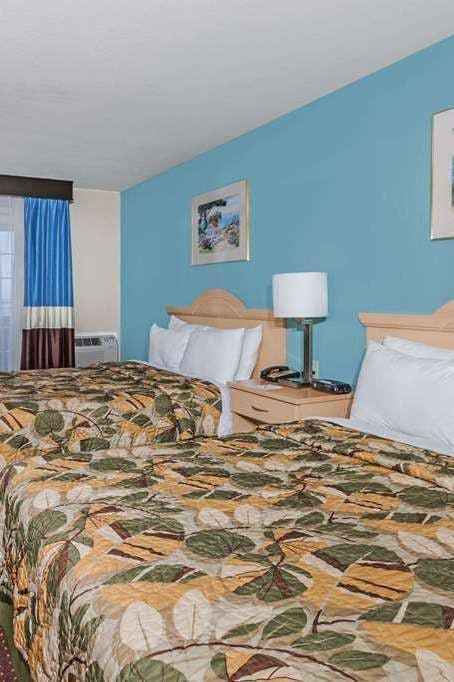 Hotel Howard Johnson by Wyndham Santa Cruz photo 2