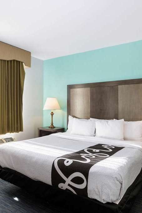 Hotel La Quinta Inn Ste OMA AP photo 1