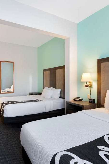 Hotel La Quinta Inn Ste OMA AP photo 2