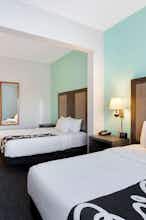 Hotel La Quinta Inn Ste OMA AP photo 2