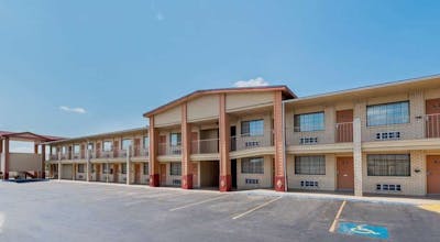 Super 8 by Wyndham Waco/Mall area TX