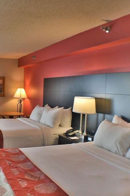 Hotel Ramada by Wyndham Sioux Falls Airport-Waterpark & Event Ctr photo 1