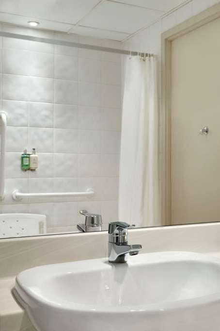 Hotel Ramada Hotel & Suites by Wyndham Coventry photo 3