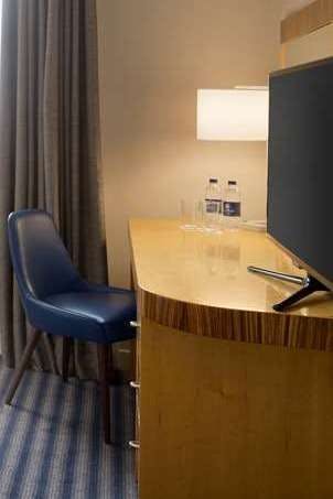 Hotel Ramada Hotel & Suites by Wyndham Coventry photo 2