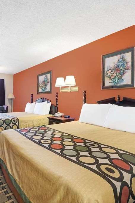 Hotel Super 8 by Wyndham Dallas South photo 2