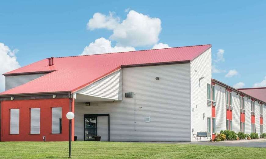 Super 8 by Wyndham O'Fallon MO/St. Louis Area