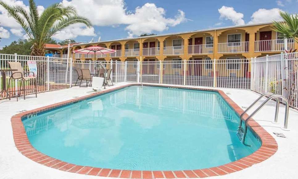 Days Inn by Wyndham Bradenton I-75