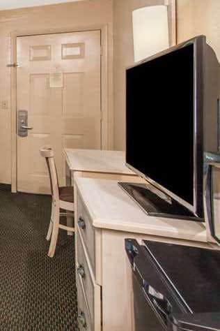 Hotel Days Inn by Wyndham Bradenton I-75 photo 3