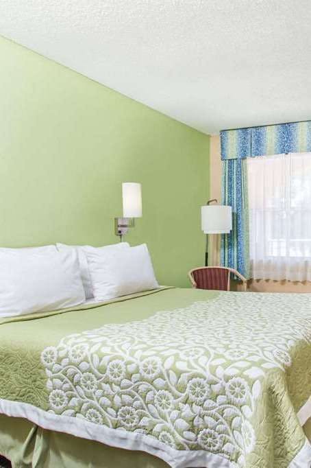 Hotel Days Inn by Wyndham Bradenton I-75 photo 1