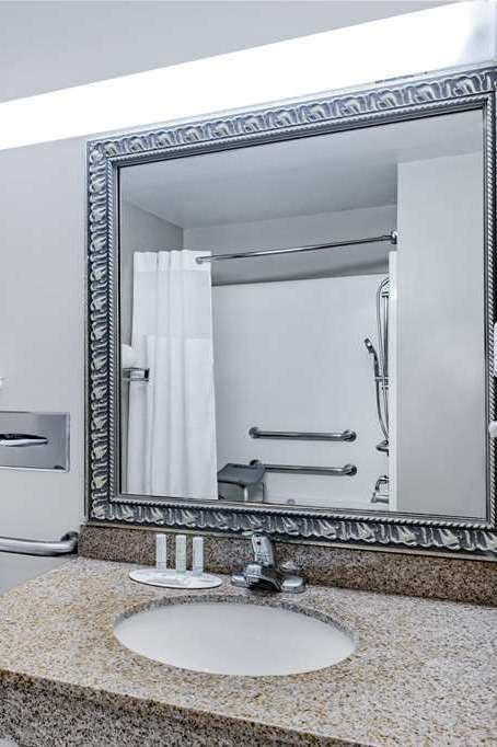 Hotel Baymont by Wyndham Gurnee photo 5