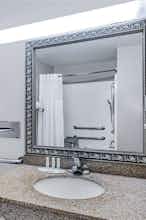 Hotel Baymont Gurnee photo 5