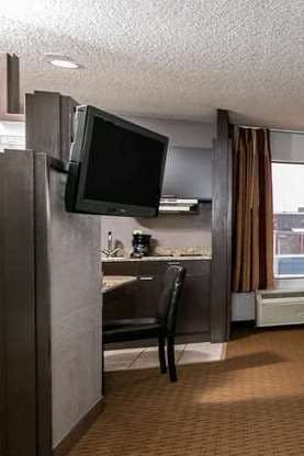 Hotel Ramada by Wyndham El Paso photo 3