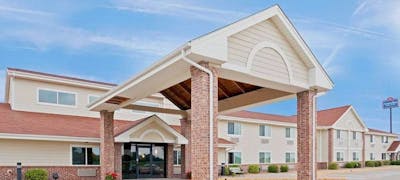 AmericInn Manitowoc