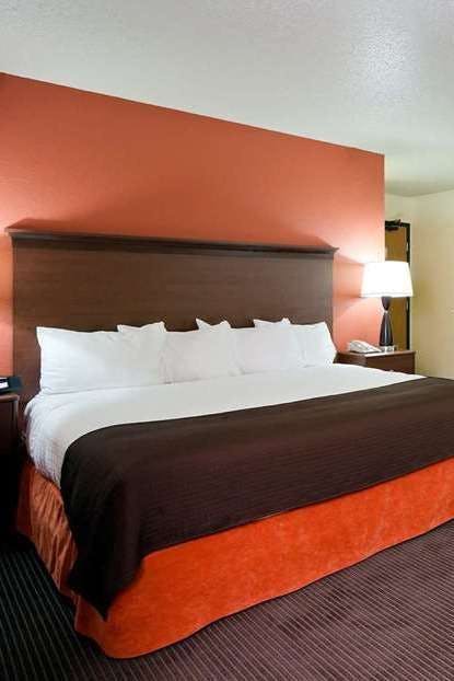 Hotel AmericInn by Wyndham Manitowoc photo 1