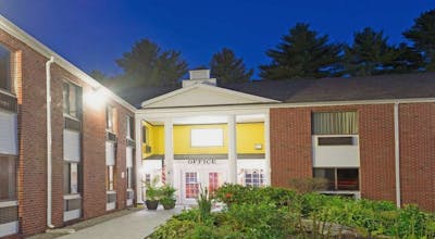 Days Inn by Wyndham Brunswick Bath Area