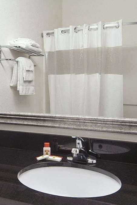 Hotel Super 8 Bowling Green North photo 5