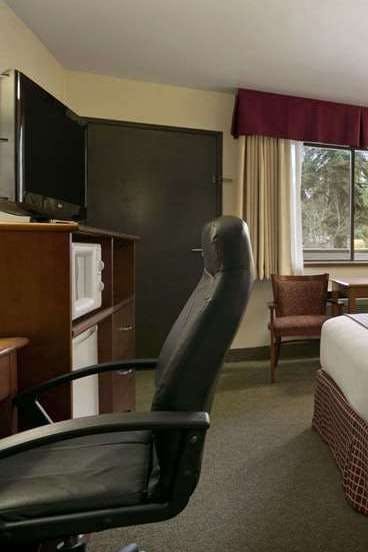 Hotel Baymont by Wyndham Seattle/Kirkland WA photo 4