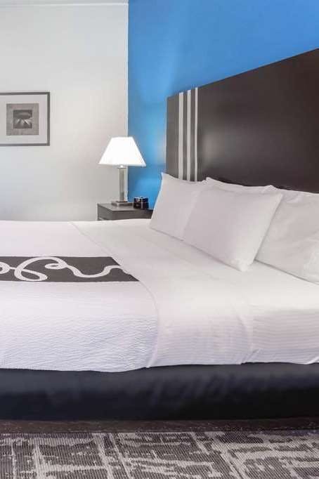 Hotel La Quinta Inn & Suites by Wyndham Kerrville photo 1