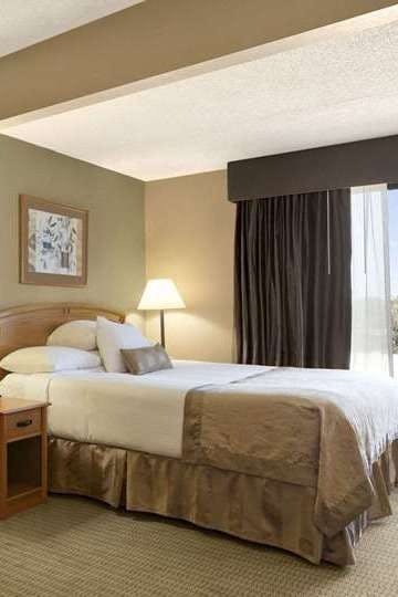 Hotel Wingate by Wyndham Little Rock photo 1