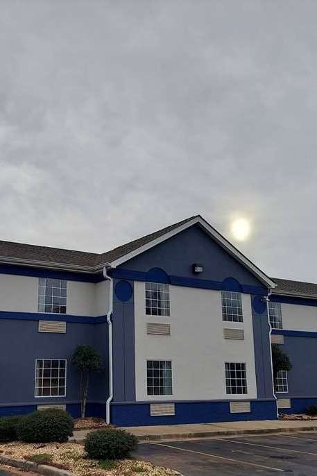 Hotel Days Inn and Suites Huntsville photo 4