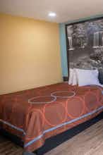 Hotel Super 8 by Wyndham Mountain Home photo 1