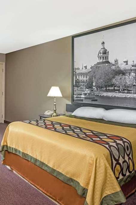 Hotel Super 8 by Wyndham Kingston photo 1