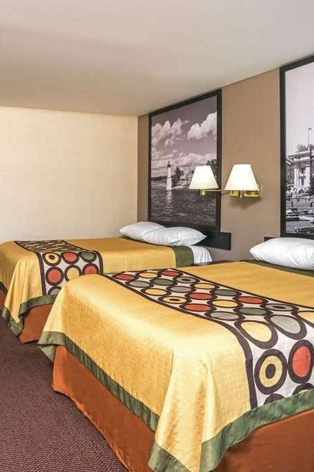 Hotel Super 8 by Wyndham Kingston photo 2