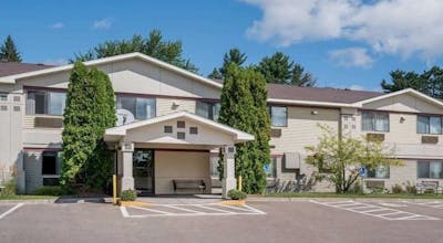 Super 8 by Wyndham Cloquet