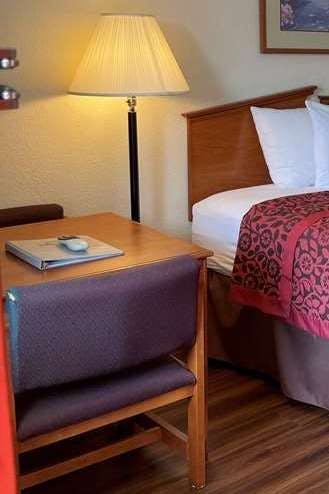 Hotel Days Inn & Suites by Wyndham Marshall photo 4