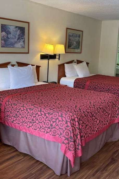 Hotel Days Inn & Suites by Wyndham Marshall photo 2