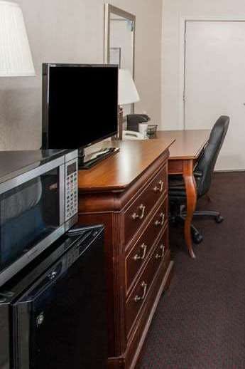 Hotel Days Inn by Wyndham Fort Wayne photo 4