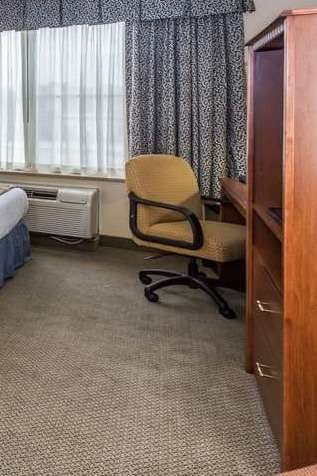 Hotel Baymont Waterford Burlington photo 3