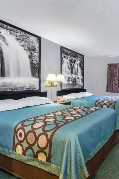 Hotel Super 8 by Wyndham Reedsburg photo 3