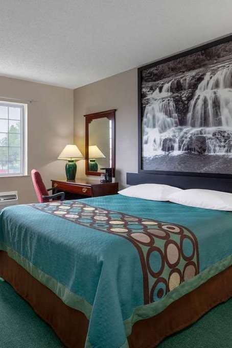 Hotel Super 8 by Wyndham Reedsburg photo 2