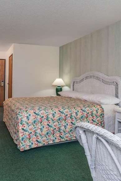 Hotel Super 8 by Wyndham Reedsburg photo 1