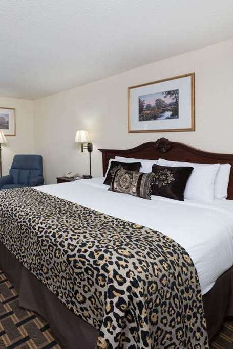 Hotel Baymont by Wyndham Osage Beach photo 1