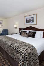 Hotel Baymont Osage Beach photo 1